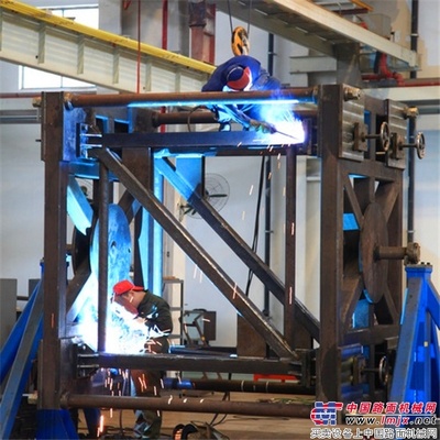 陕建机股份铆焊一车间争分夺秒抢进度 实现追赶超越目标