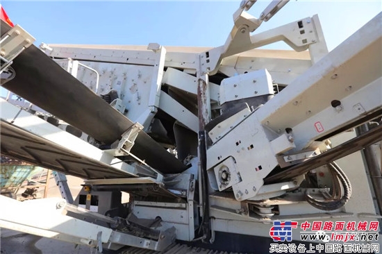 南方路机履带式破碎筛分线应用于山东临沂市政施工