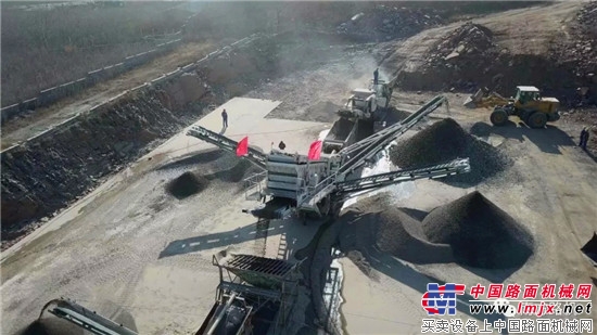 南方路机履带式破碎筛分线应用于山东临沂市政施工