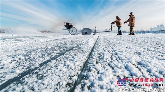 徐工圣诞大礼 近百台起重机，建造梦幻冰雪城堡