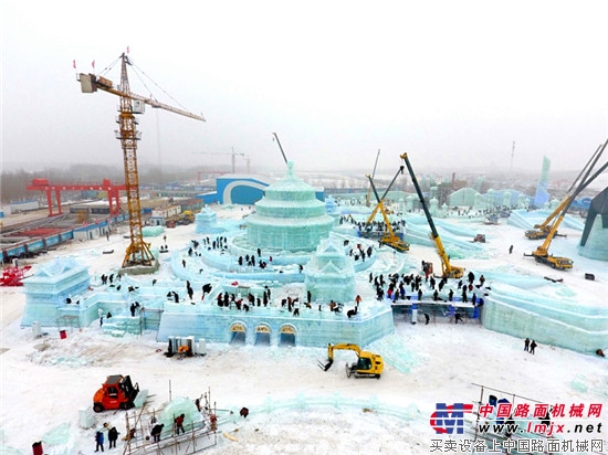 徐工圣诞大礼 近百台起重机，建造梦幻冰雪城堡