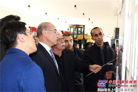 山推张秀文董事长走访阿尔及利亚市场 