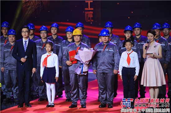 中車大連公司毛正石被授予“時代楷模”榮譽稱號