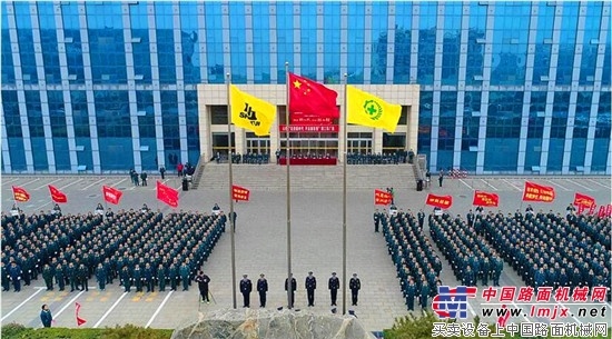 山推职工环厂跑提振精气神 凝聚正能量