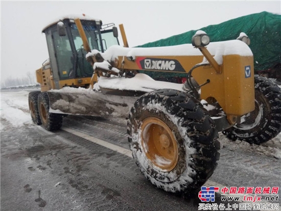 暴雪不怕！徐工道路机械化身盖世英雄支援全国各地除雪工作！