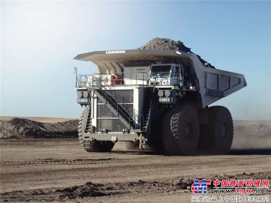 利勃海爾澳大利亞交付第一百台T282電動輪自卸卡車