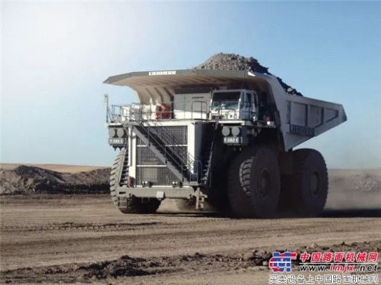 利勃海尔澳大利亚交付第一百台T282电动轮自卸卡车