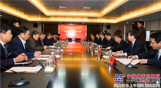 強強聯合！徐工集團與江蘇銀行簽署深度業務合作協議！