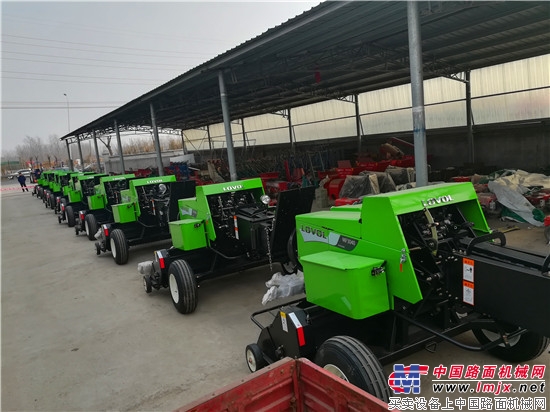 雷沃阿波斯24台套拖拉機農機具交付用戶