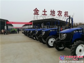 雷沃阿波斯24台套拖拉機農機具交付用戶