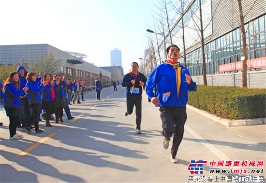 陕建机股份公司举办新年“追赶超越”健身跑步活动