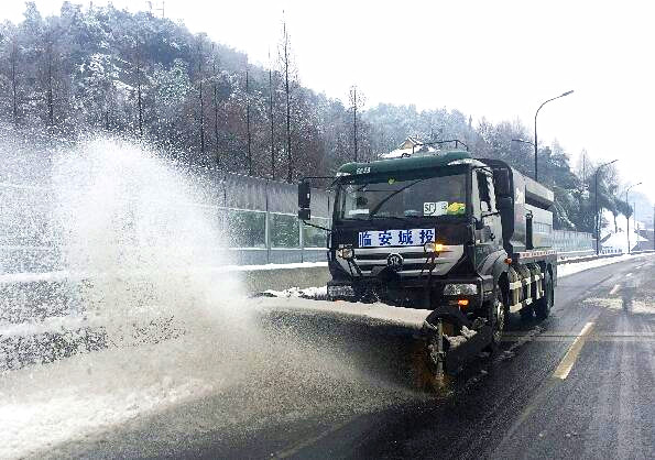 万金体育下载app迎战风雪 保障冬奥——北京环卫集团扫雪铲冰应急行动纪实