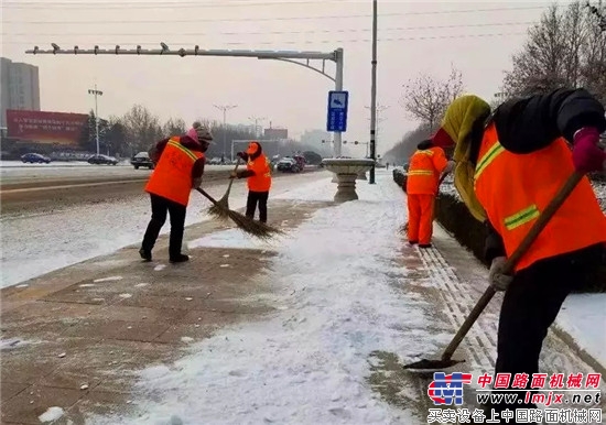 雷沃重工：論掃雪的各種姿勢