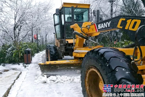 除雪破冰铿锵前行，三一在行动！