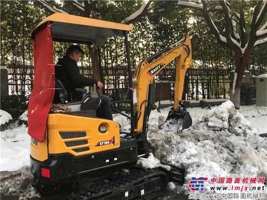 全国都在下雪，这个铲雪的“机器人”火了！