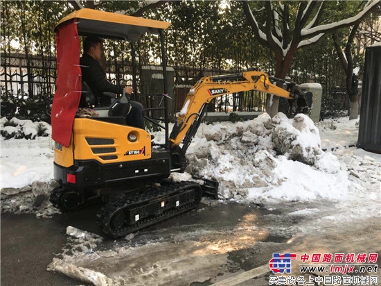 全国都在下雪，这个铲雪的“机器人”火了！