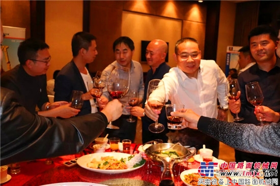 新年伊始，宝峨举办杭州技术交流会、武汉和深圳客户答谢晚宴，感恩客户，共话发展