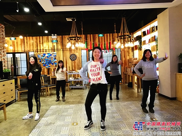 用心前行 筑梦远航 中国路面机械网&机友会举行2018年年会