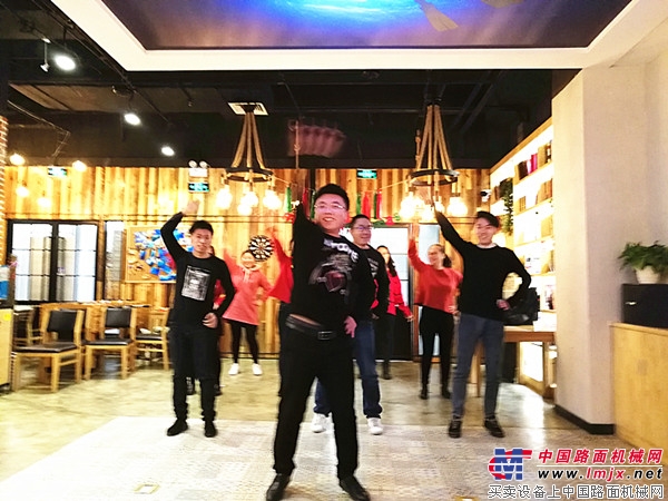 用心前行 筑梦远航 中国路面机械网&机友会举行2018年年会