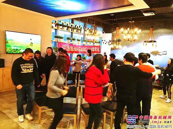 用心前行 筑梦远航 中国路面机械网&机友会举行2018年年会
