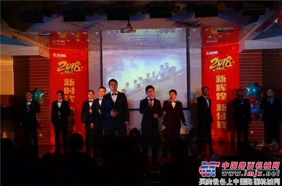 徐工：别样春节别样情(之二)  进出口男团送歌声！