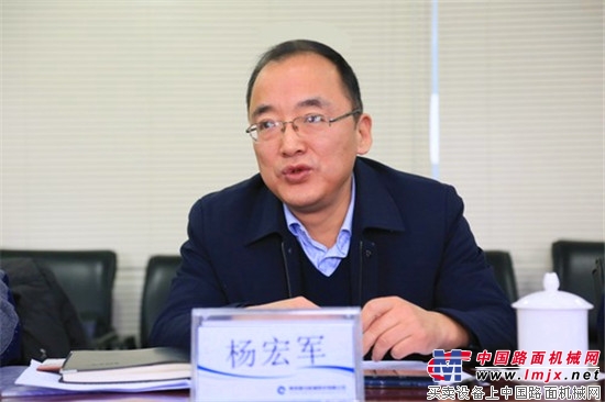 陝建機股份公司召開2017年度領導班子民主生活會