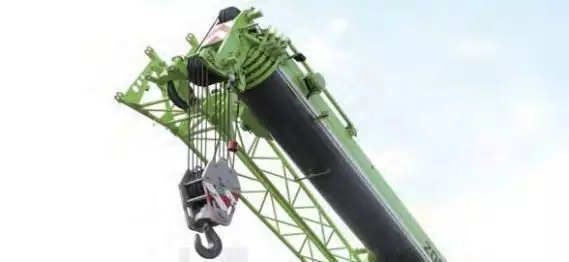 中联重科20吨级别的 “举重能手”ZTC201V，用智慧与力量刷新吊装纪录！