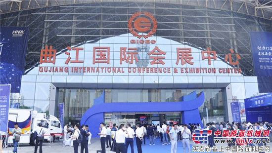 恒特重工靓相2018第26届中国西部国际装备制造业博览会