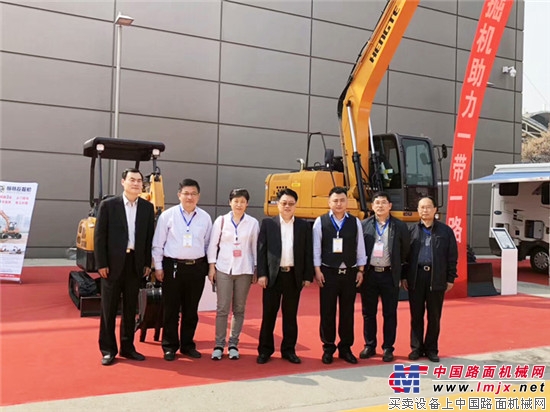 恒特重工靓相2018第26届中国西部国际装备制造业博览会