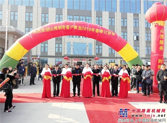山推河南市场春季促销火爆开场