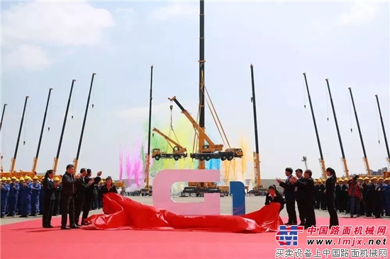 厉害了！徐工创造中国轮式起重机单台最大吨位出口记录！