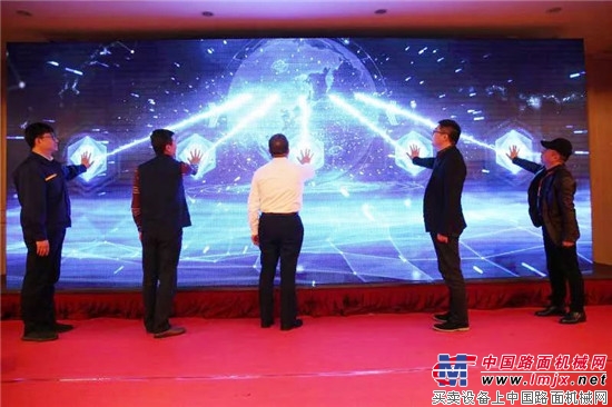 中国吊装行业首个“安全日”启动，徐工挺身而出彰显领导者风范！ 
