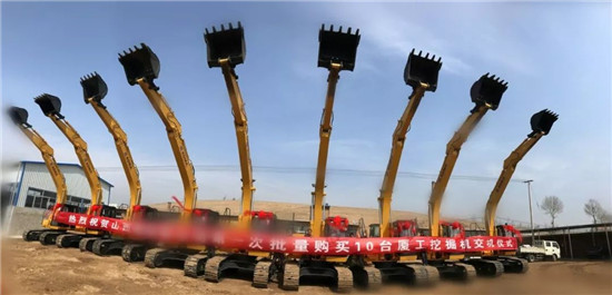 合作共贏，廈工批量挖掘機交付儀式在華北成功舉行