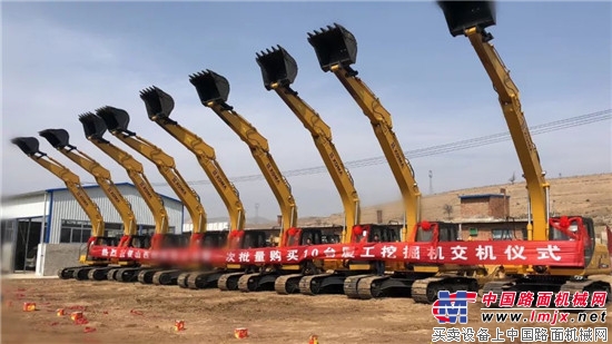 合作共贏，廈工批量挖掘機交付儀式在華北成功舉行