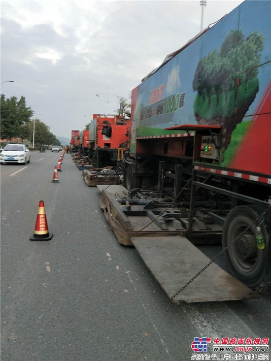 “公路医生”首登鹅城，道路“苍颜”焕“新颜”