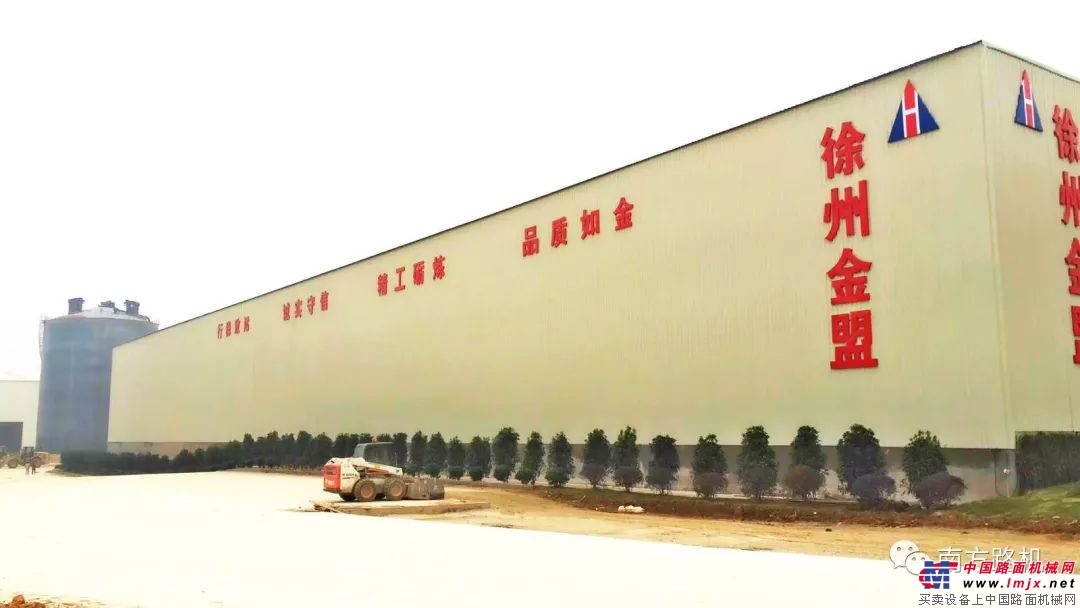 南方路机V7干式制砂设备+粉料处理设备在徐州金盟的应用 
