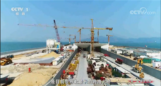 中联重科近70台塔机参建港珠澳大桥“核心控制性工程”