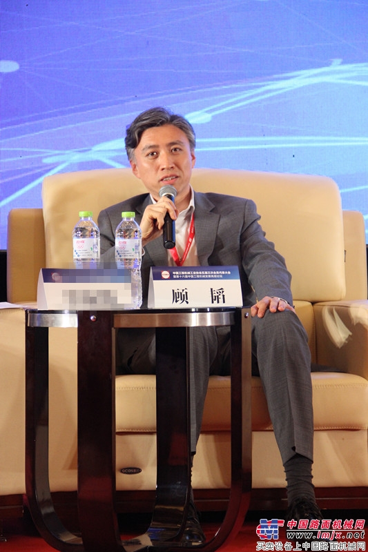 第十六届中国工程机械发展高层论坛在柳州隆重举行