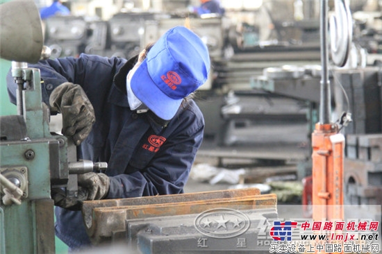 国内工程机器发展形式一片大好