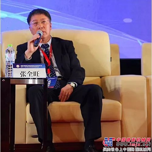 小松中国张全旺总经理出席中国工程机械工业协会会员代表大会