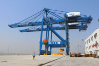 通港长江最大码头进入大型设备批量安装阶段