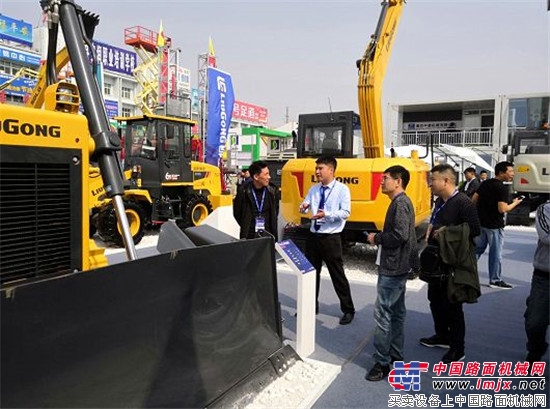 中国制造，建设中国雄安！柳工设备亮相雄安工程机械展！