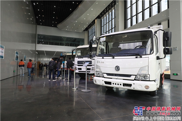 东风商用车举办智能网联技术论坛  L4智能卡车首次公开亮相