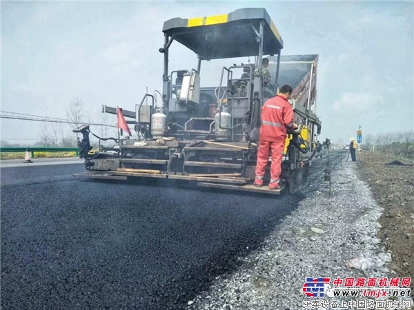 火热施工季 —— 戴纳派克力助湖北省公路改建工程