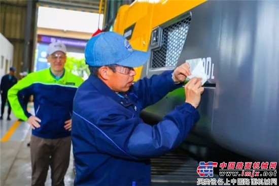 沃尔沃建筑设备上海工厂第30000台设备正式下线 