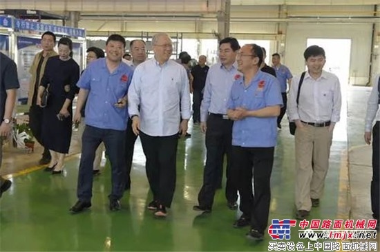 全国人大常委会原副委员长路甬祥到陕建机股份视察调研 