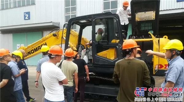 常林公司組織召開挖掘機培訓會議