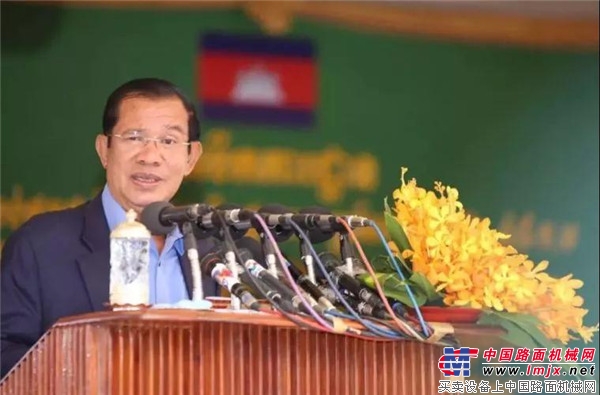 柬埔寨3号公路开工——首相洪森盛赞徐工产品！