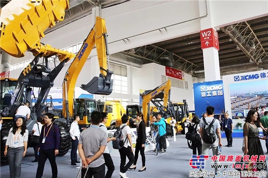 爆款出击，徐工挖掘机成为北京交通展“人气王”！