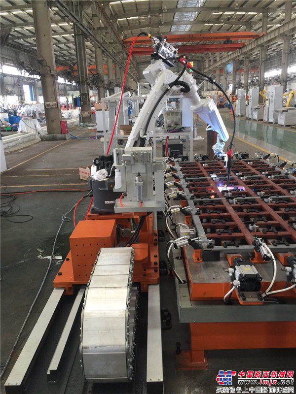 探访三联机械“机器人焊接”：生产线上的智造变革